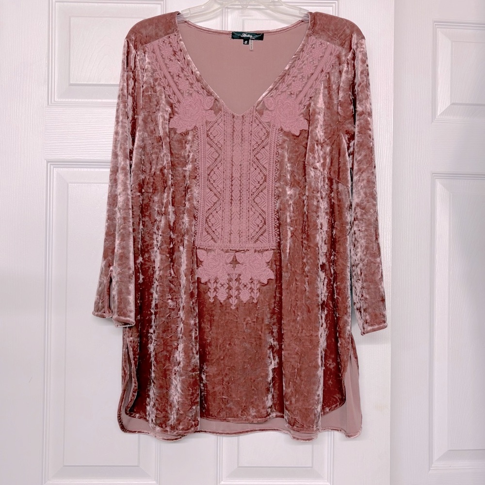 Andree By Unit Blush Pink Velvet Embroidered  V Neck Tunic Top Sz S
